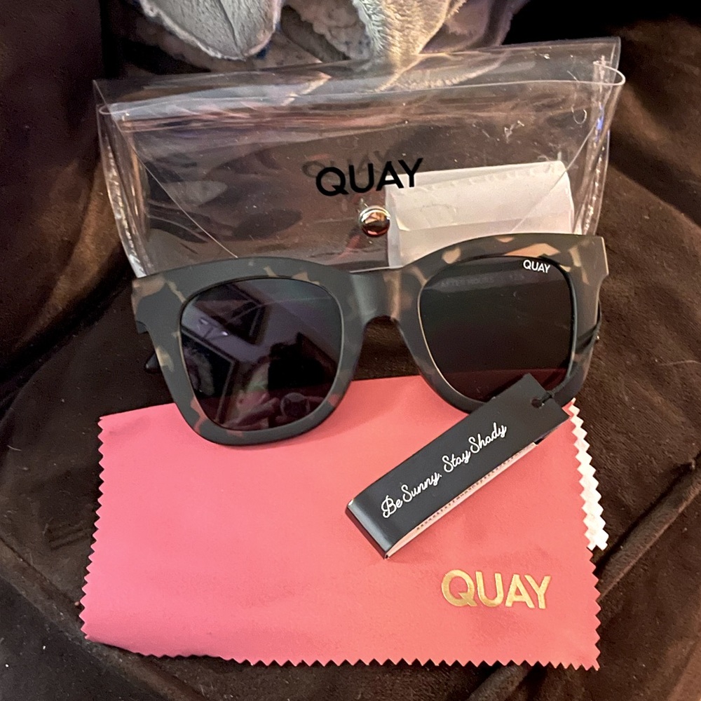 Brand new quay sunglasses came from the nbc studios in gift bag on movie set